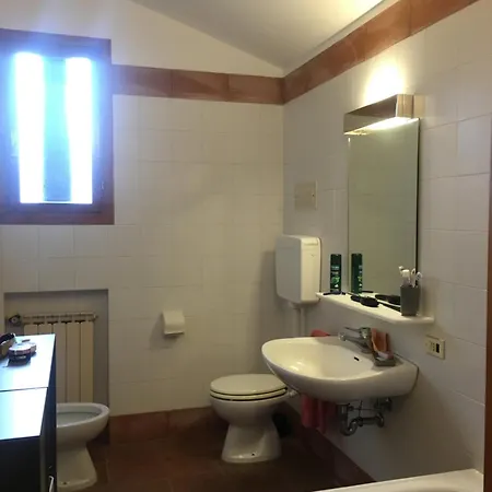 Tugurio. La Tua Casa Immersa Nel Villa *